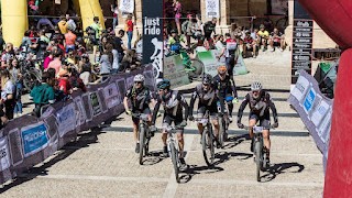 Oscar carrasco y aida milan vencedores de la btt sierra de alcaraz 2021.