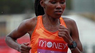 La atleta ruth chepngetich  record del mundo medio maraton.