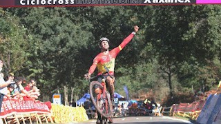 Felipe orts gana el ciclocross de xaxan 2021.